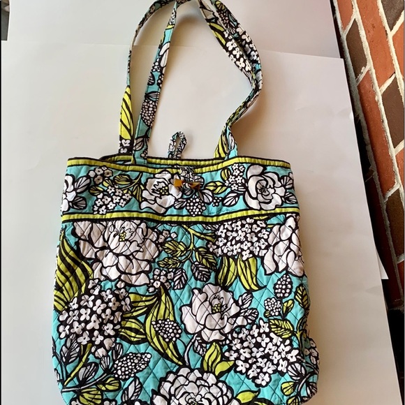 Vera Bradley Handbags - Vera Bradley tote